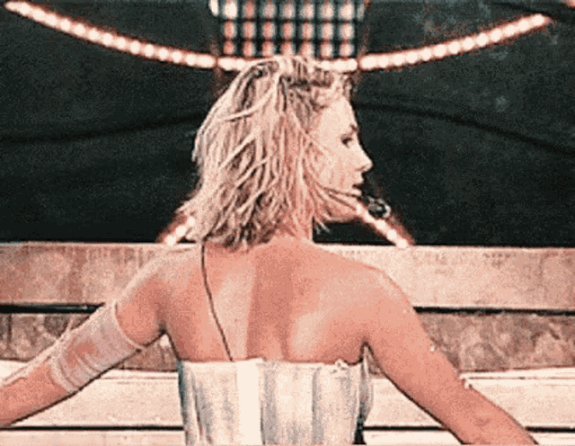 Britney Spears Turn Around GIF - Britney Spears Turn Around Smiles -  Discover &amp; Share GIFs